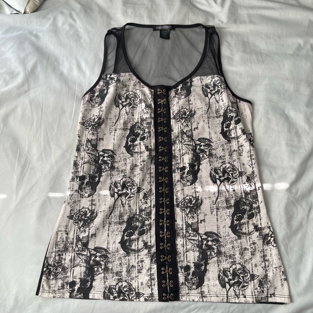 HOT TOPIC SKULL TOP